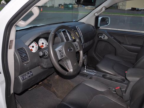 Used 2015 Nissan Frontier PRO-4X w/ Pro-4x Luxury Package AWD/4WD image 24
