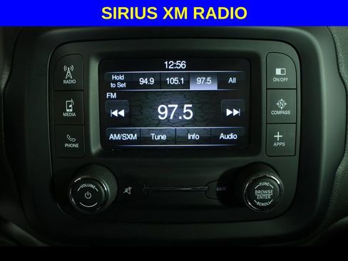 Used 2017 Jeep Renegade Latitude FWD image 3