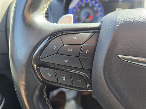 Used 2019 Chrysler 300 S image 12