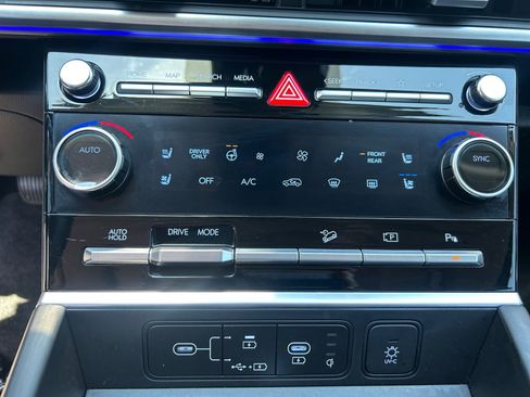 Certified 2025 Hyundai Santa Fe Limited FWD image 21