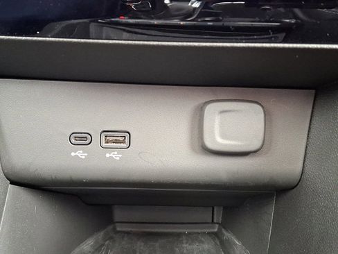 Used 2025 Buick Encore GX Avenir w/ Avenir Technology Package image 23