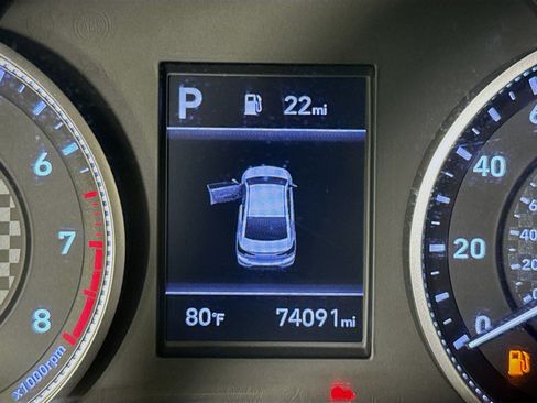 Used 2020 Hyundai Elantra SEL image 15