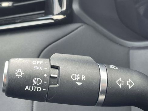 Used 2025 Land Rover Range Rover Velar S image 29