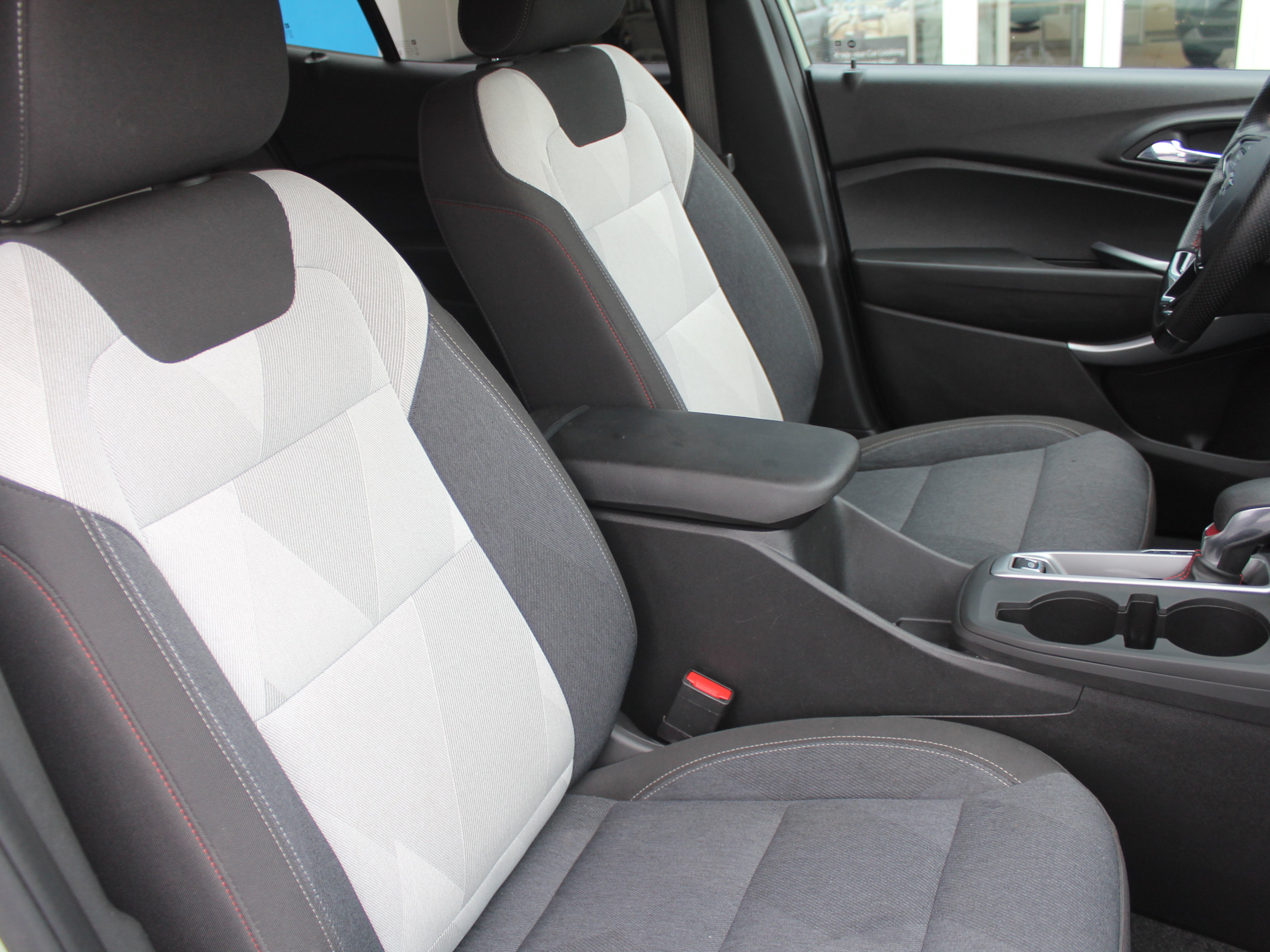 Certified 2024 Chevrolet Trax RS w/ Driver Confidence Package FWD image 28