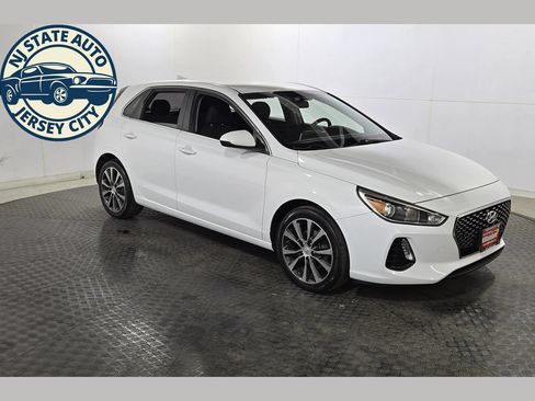 Used 2018 Hyundai Elantra GT FWD image 1