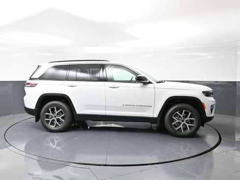 New 2025 Jeep Grand Cherokee Limited w/ Luxury Tech Group II image 2