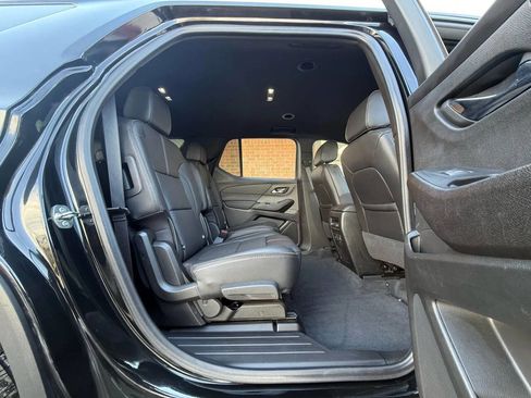Used 2023 Chevrolet Traverse RS image 11