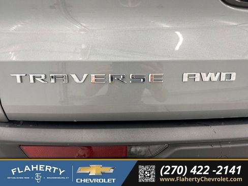 New 2026 Chevrolet Traverse LT w/ Driver Confidence Package AWD/4WD image 18
