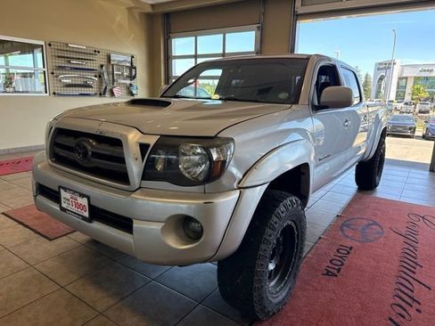 Used 2010 Toyota Tacoma 4x4 Double Cab image 3