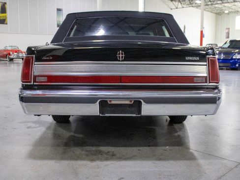 Used 1989 Lincoln Town Car Signature image 6