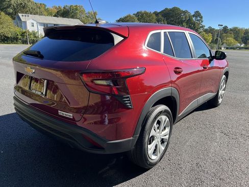 Used 2024 Chevrolet Trax LS image 3