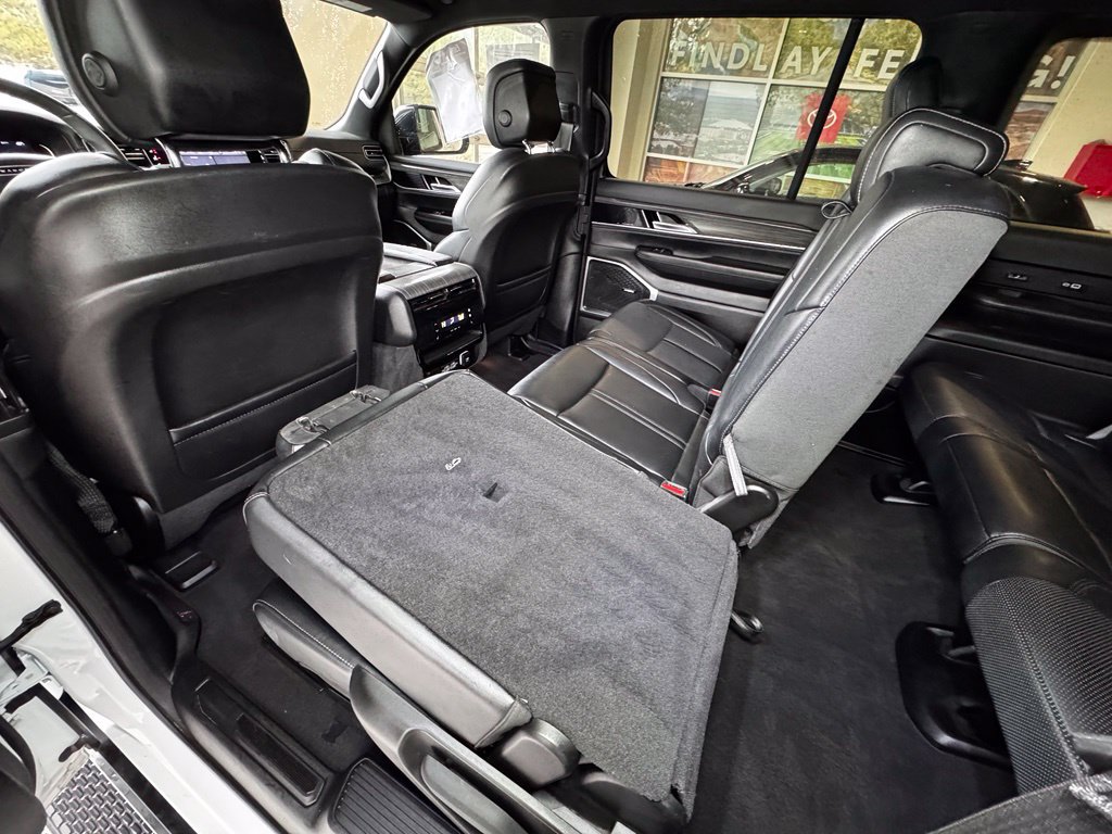 Used 2024 Jeep Wagoneer L Series II w/ Flexible Seating Group AWD/4WD image 35