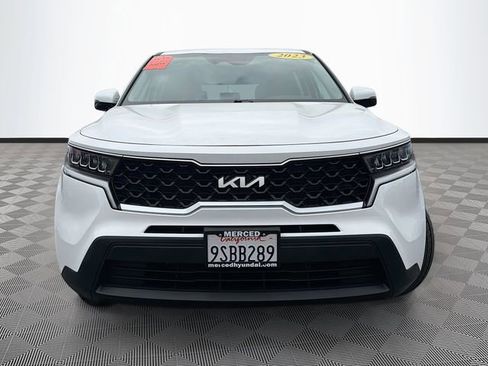 Used 2023 Kia Sorento LX FWD image 2