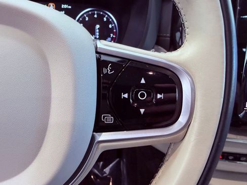 Used 2021 Volvo XC60 T5 Inscription w/ Protection Package image 25