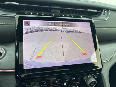 Used 2022 Jeep Grand Cherokee Overland AWD/4WD image 22