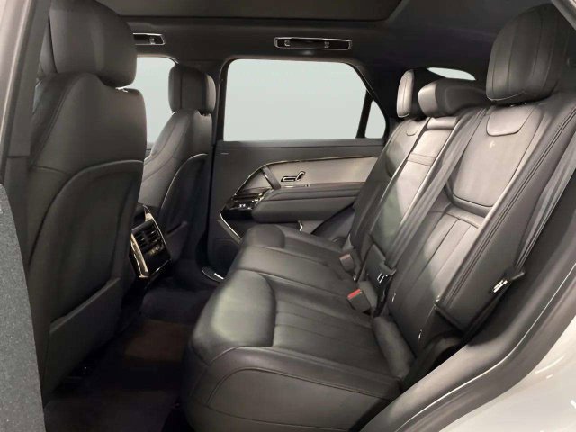 Used 2025 Land Rover Range Rover Sport SE AWD/4WD image 21