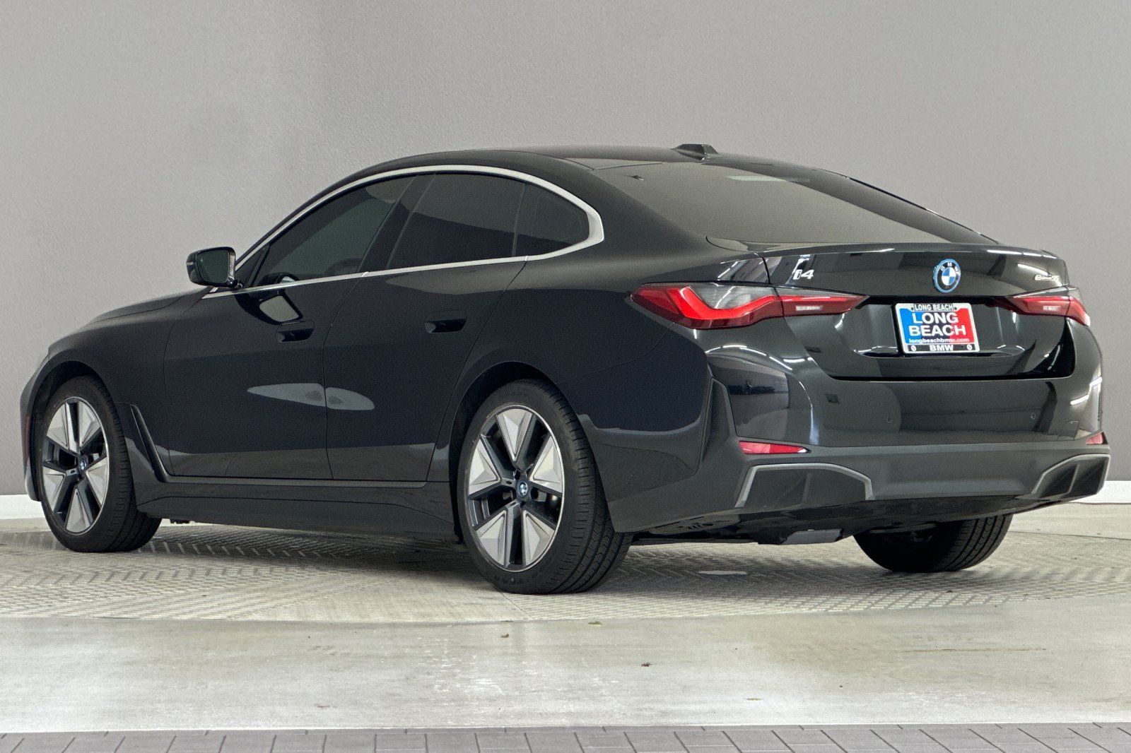 Used 2023 BMW i4 eDrive35 RWD image 3