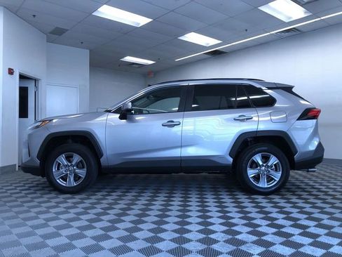 Used 2025 Toyota RAV4 XLE AWD/4WD image 12