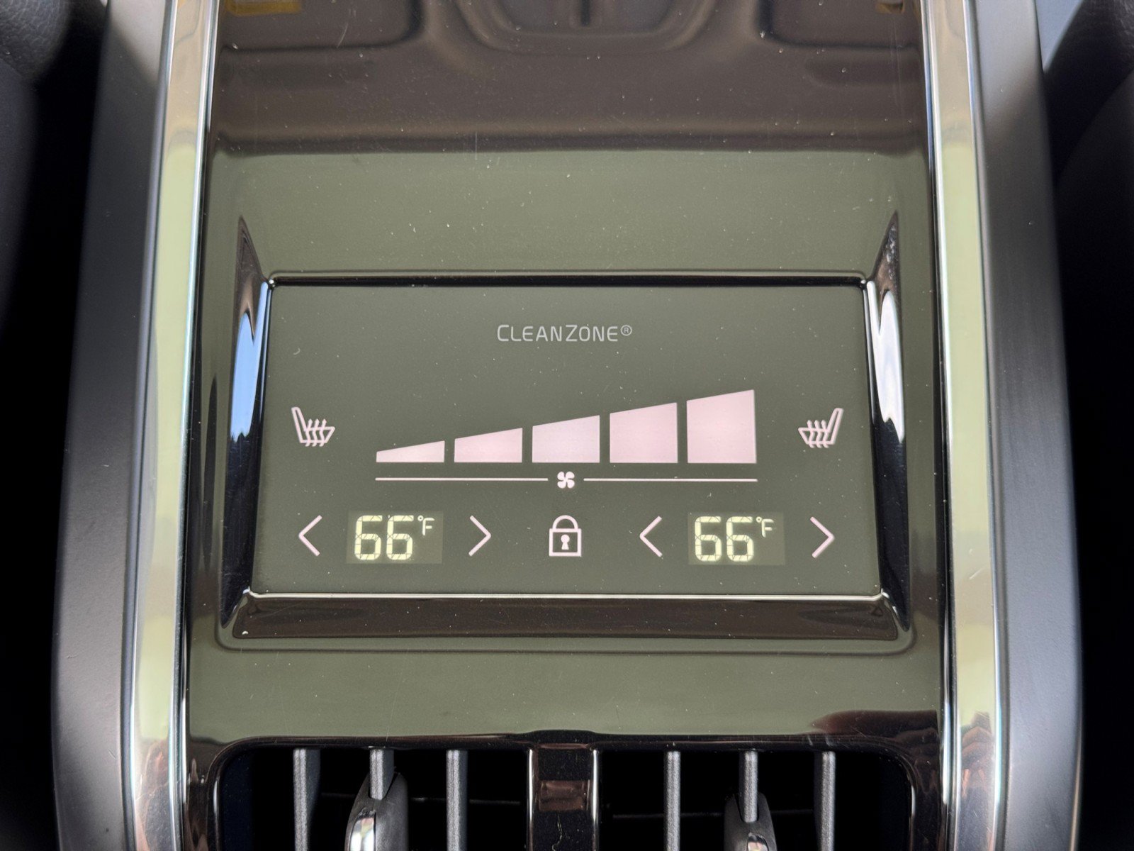 Used 2024 Volvo S90 B6 Plus w/ Protection Package Premier AWD/4WD image 34