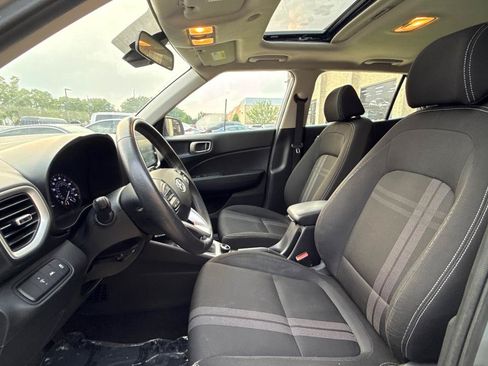 Used 2022 Hyundai Venue SEL FWD image 10