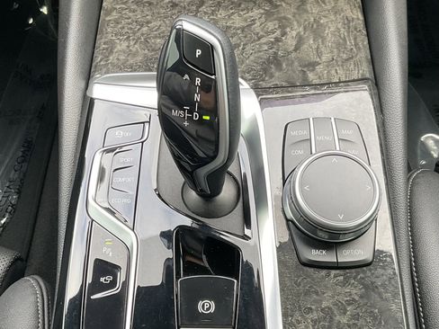 Used 2021 BMW 530i xDrive w/ Premium Package AWD/4WD image 17