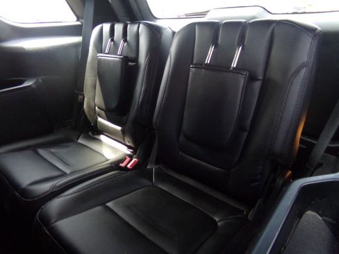 Used 2018 Ford Explorer XLT w/ Equipment Group 202A image 37