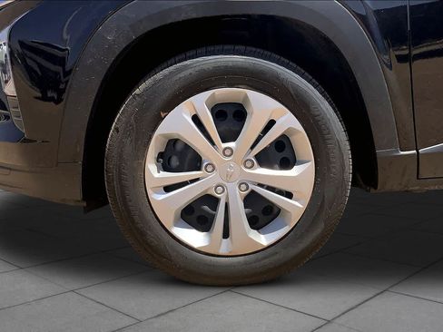 Used 2025 Chevrolet Trax LS FWD image 11