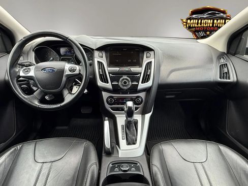 Used 2014 Ford Focus SE w/ Equipment Group 201A FWD image 3