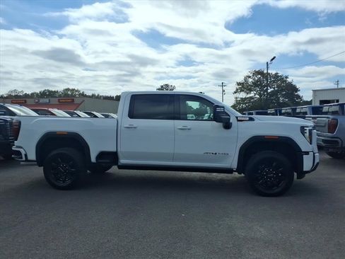 New 2026 GMC Sierra 2500 AT4 w/ AT4 Premium Plus Package image 8