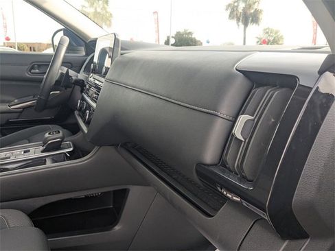 Used 2025 Nissan Pathfinder SV image 35