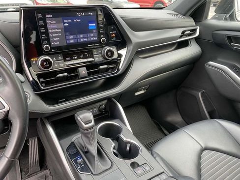 Used 2022 Toyota Highlander XSE image 28