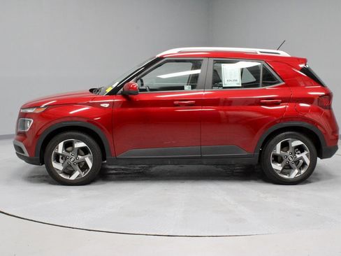 Certified 2025 Hyundai Venue Limited FWD image 9
