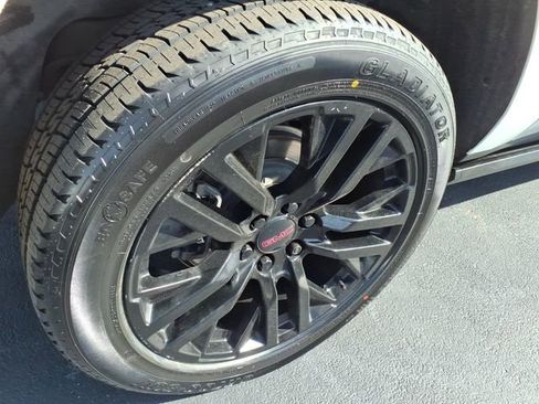 Used 2023 GMC Yukon XL Denali AWD/4WD image 6