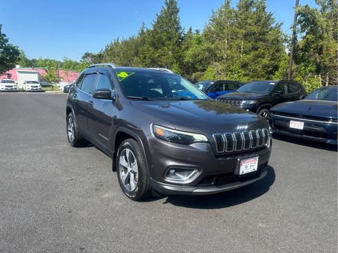 Certified 2019 Jeep Cherokee Limited w/ Luxury Group AWD/4WD image 3