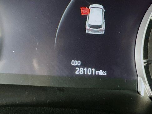 Used 2024 Toyota Highlander LE image 19