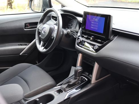 Used 2024 Toyota Corolla Cross LE AWD/4WD image 28