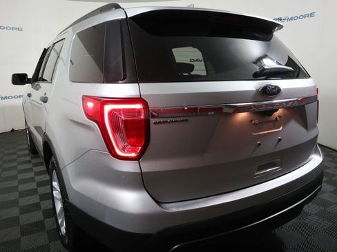 Used 2017 Ford Explorer FWD image 9