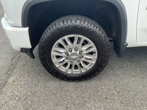 Used 2020 Chevrolet Silverado 2500 High Country w/ Z71 Off-Road Package AWD/4WD image 35