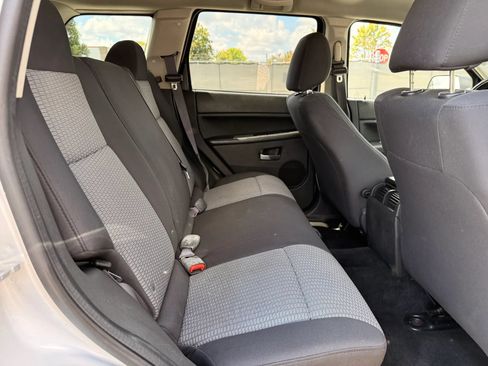 Used 2010 Jeep Grand Cherokee Laredo AWD/4WD image 20