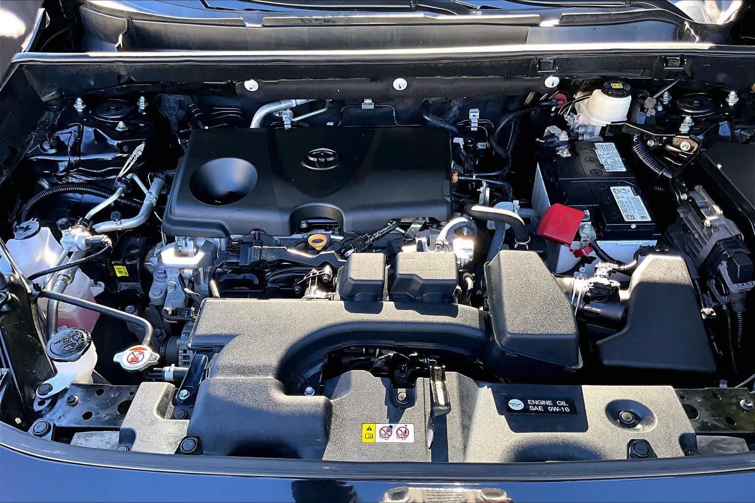Certified 2022 Toyota RAV4 XLE FWD image 32