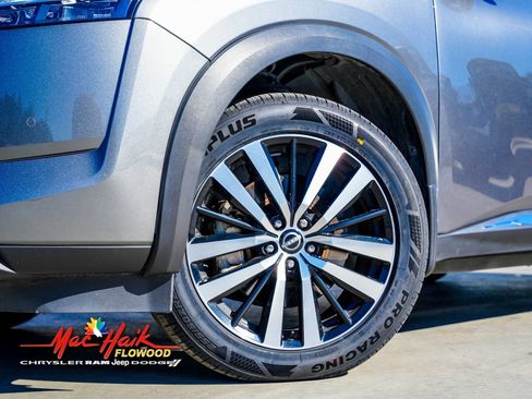 Used 2023 Nissan Pathfinder Platinum w/ Cargo Package image 2