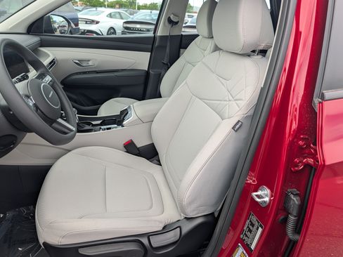 Used 2025 Hyundai Tucson SE AWD/4WD image 10
