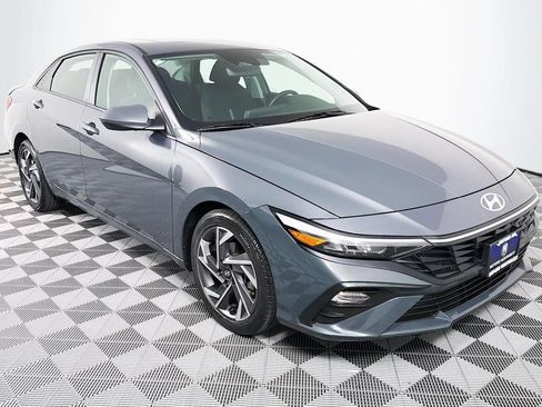 Used 2024 Hyundai Elantra SEL FWD image 31