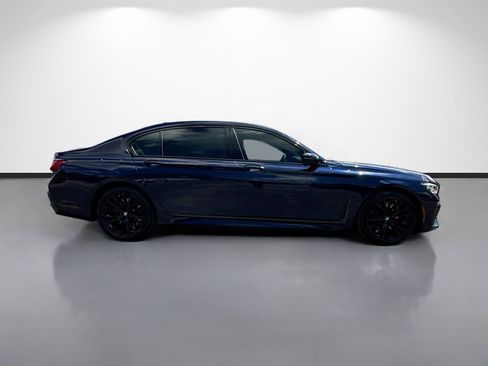 Used 2022 BMW 750i xDrive w/ Executive Package AWD/4WD image 2