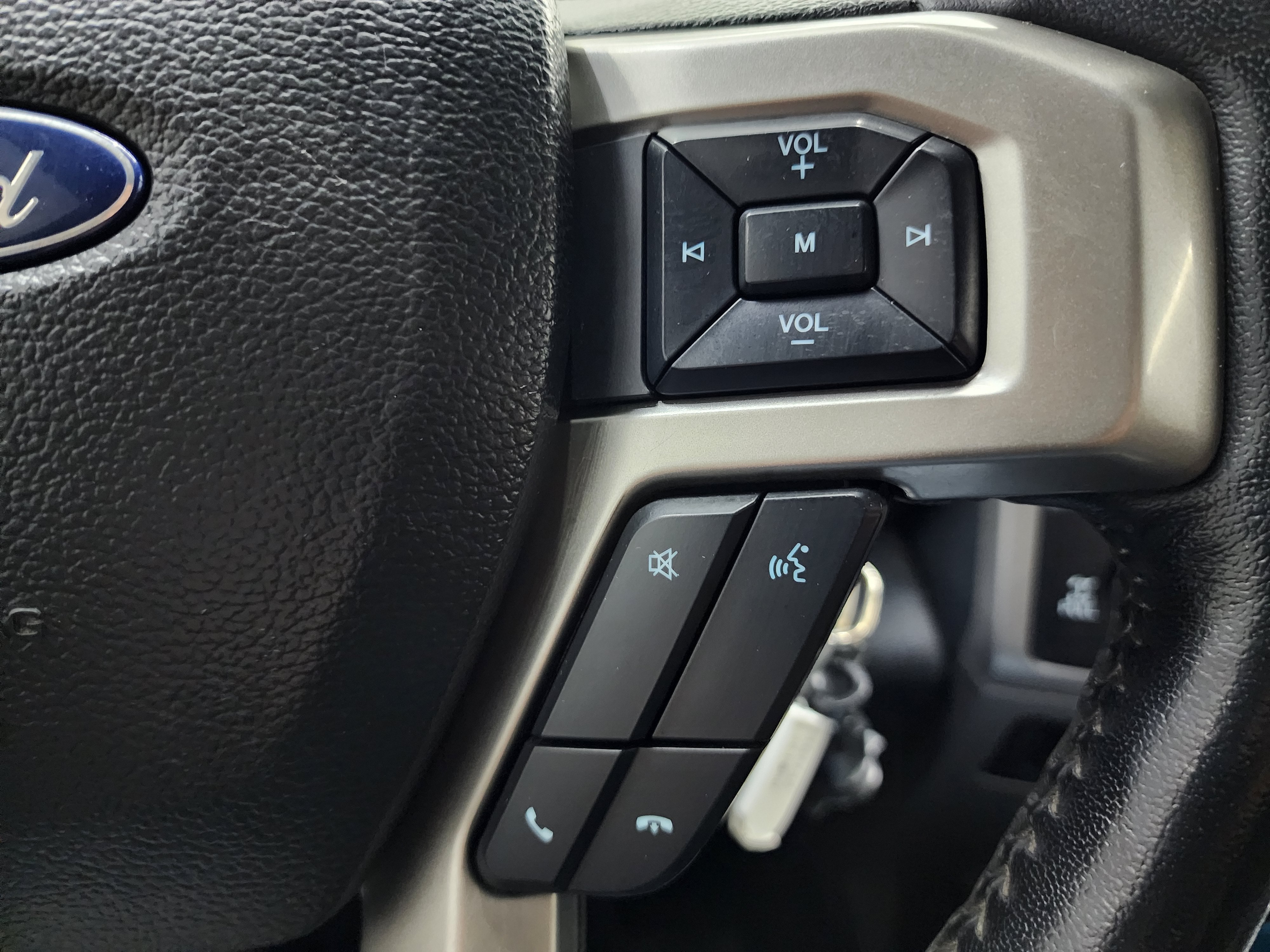 Used 2022 Ford F350 Lariat w/ Black Appearance Package AWD/4WD image 17