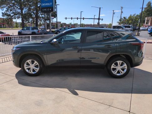 Used 2026 Chevrolet Trax LS FWD image 2