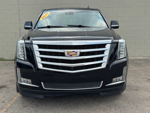 Used 2017 Cadillac Escalade Luxury AWD/4WD image 4