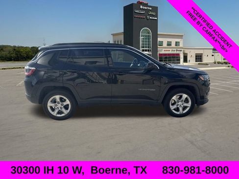 Used 2024 Jeep Compass Latitude AWD/4WD image 2
