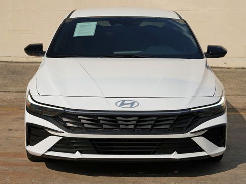 Used 2025 Hyundai Elantra Sport FWD image 40