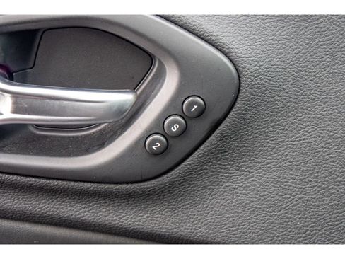 Used 2019 Jeep Cherokee Limited image 24